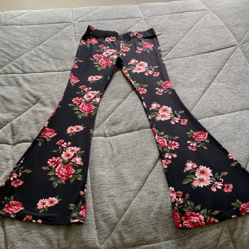 Black flare leggings with red floral design, size m (7-9)